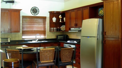 Fridge, microwave, stovetop, dishwasher