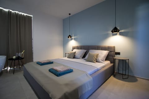 4 bedrooms, in-room safe, travel crib, WiFi