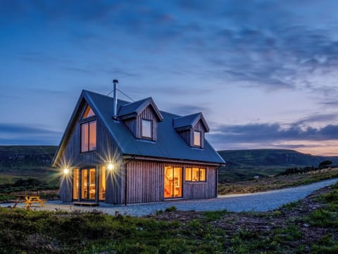 Striking holiday lodge | 17a Husabost, Husabost, near Dunvegan