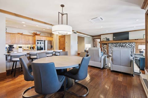 hyattcondo-1-6785_54687724895_o