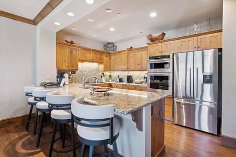 hyattcondo-1-6790_54686571262_o