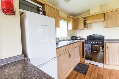 Fridge, microwave, oven, cookware/dishes/utensils