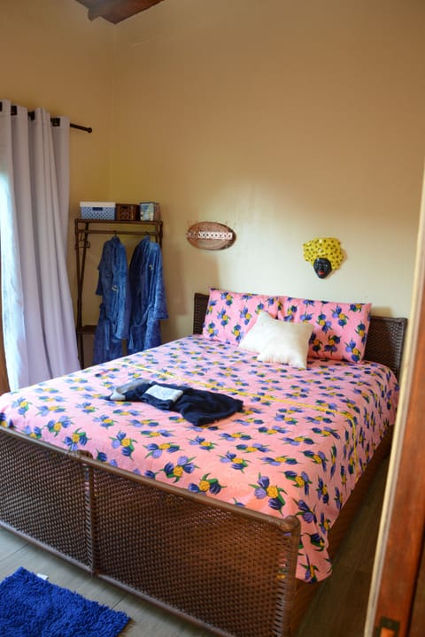 2 bedrooms, iron/ironing board, internet, bed sheets