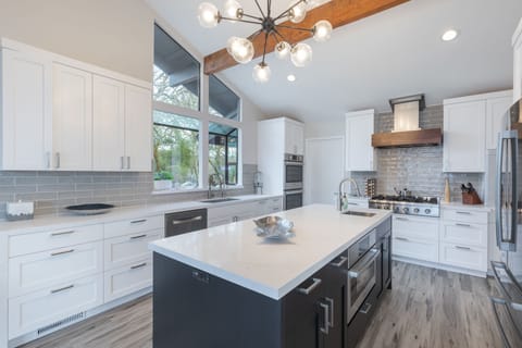 Gourmet Kitchen with everything you need to cook fantastic meals!