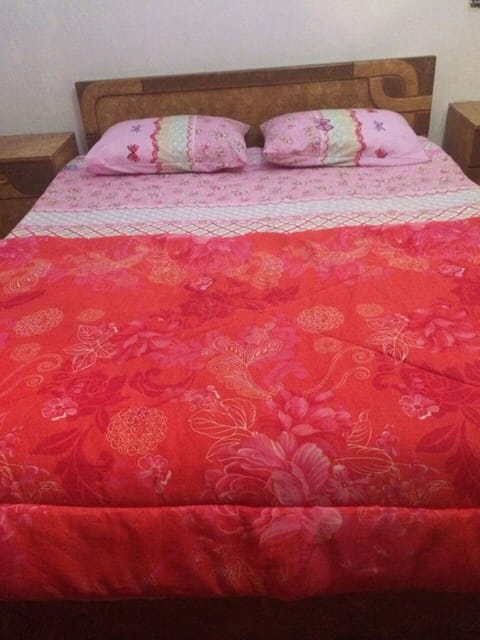 3 bedrooms, iron/ironing board, bed sheets