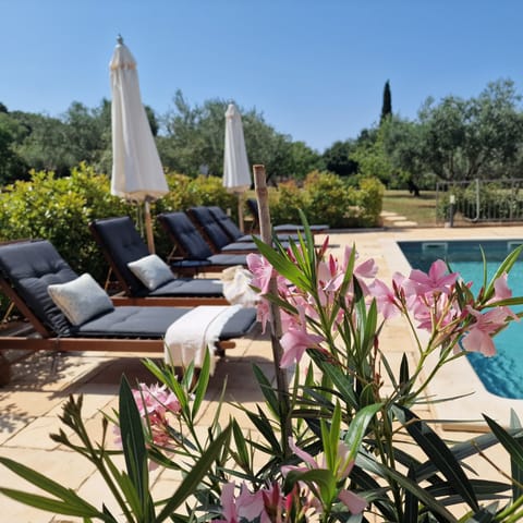 Beheizter Pool mit Salzwasser.