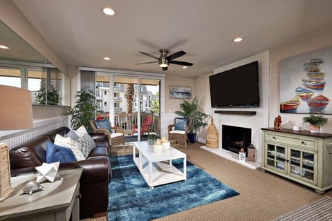Living area | TV, fireplace, foosball