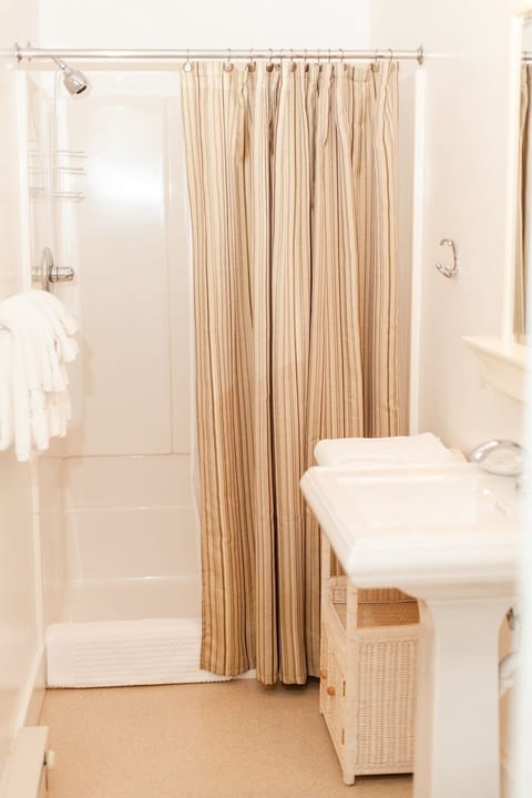 Combined shower/tub, hair dryer, towels, soap