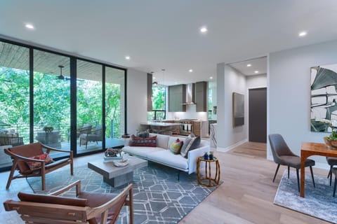 The House of Yes- Luxury Urban Farm House. Walking distance to downtown (33)