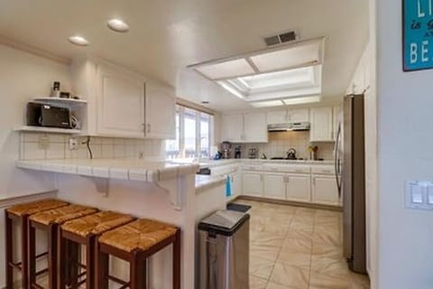 Large Kitchen with Bar and 4 Barstools