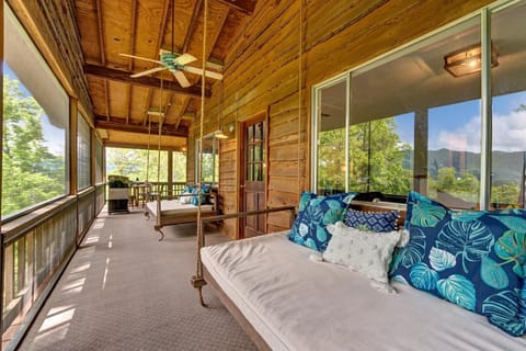 10-screen porch bedswings