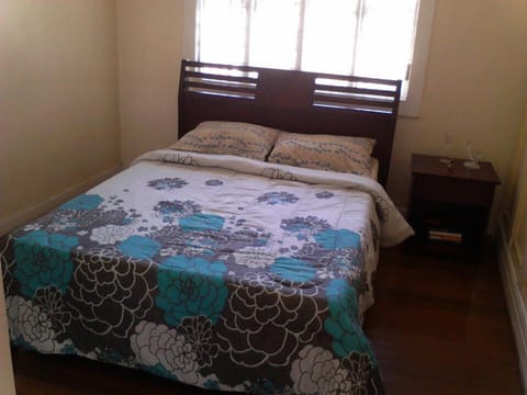 1 bedroom, bed sheets