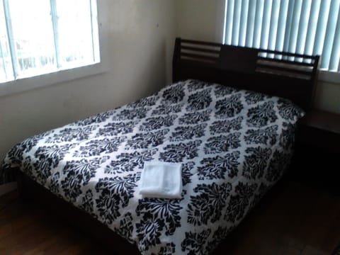 1 bedroom, bed sheets