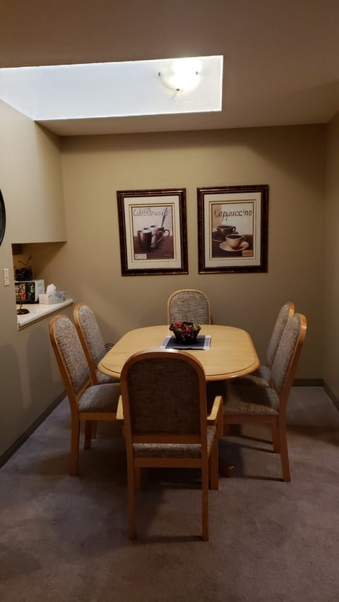 Dining area with seating for 6