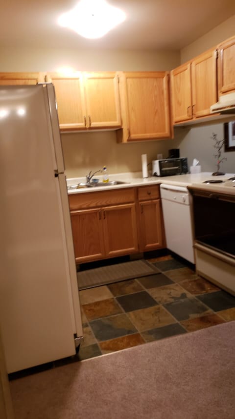 Fully Equipped Kitchen with dishwasher and Microwave