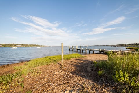 Beach nearby, sun loungers, beach towels