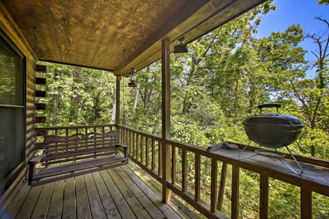 Eureka Springs Vacation Rental | Studio | 1BA | 720 Sq Ft | Stairs Required
