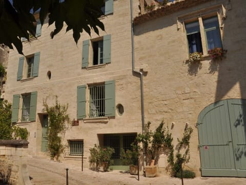 Facade 1st + 2nd floor - Maison Theodorit. Ground floor access Petit Theodorit