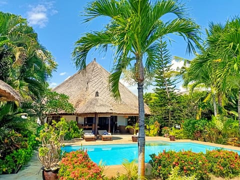 Villa Cahaya private pool and beachfront 2 bed and 2 bath