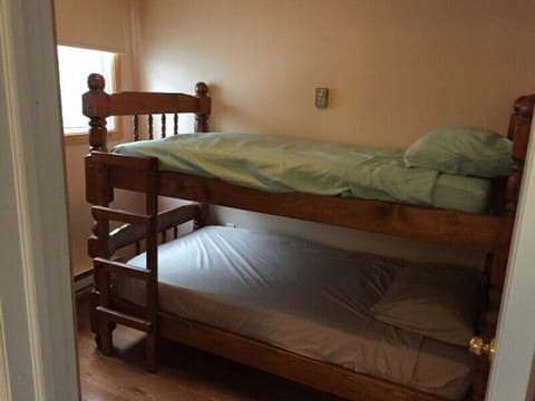 4 bedrooms, WiFi, bed sheets, wheelchair access