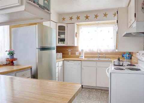 17 - ORC (Kitchen) (New Stainless Fridge)