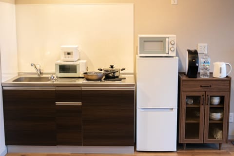 Fridge, microwave, stovetop, coffee/tea maker