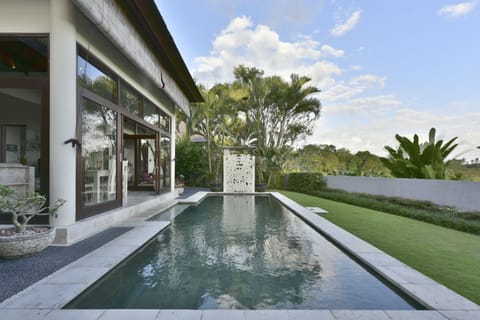 Outdoor pool, an infinity pool