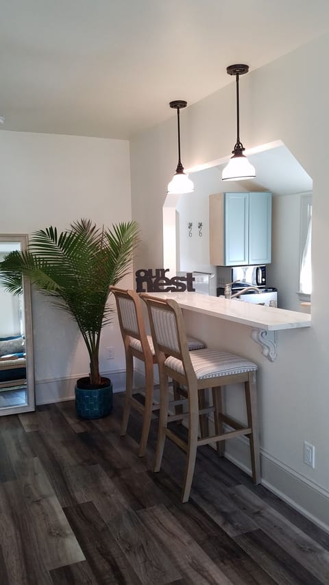 The breakfast bar is suitable for dining as well as entertaining and office work