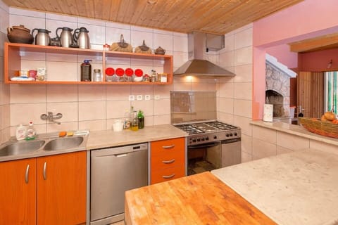 Kitchen 2
