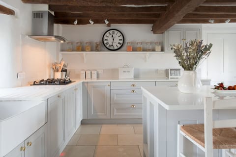 Yew Tree Farm Kitchen - StayCotswold