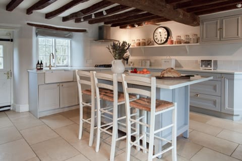 Yew Tree Farm Kitchen - StayCotswold