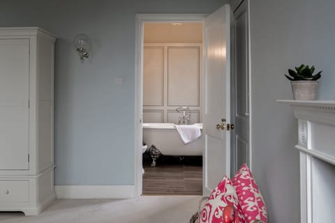 Yew Tree Farm Master Bedroom - StayCotswold