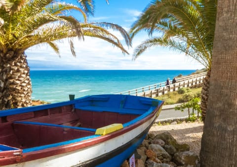 Beach nearby, sun loungers, beach towels