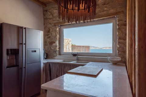 Big kitchen fully equipped