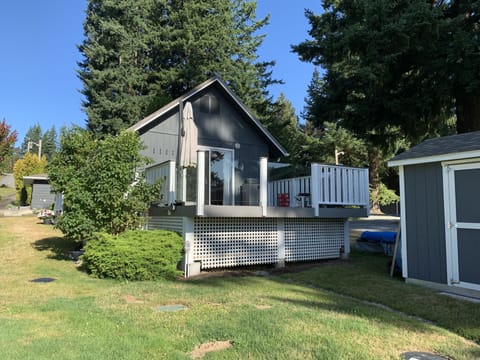 Large deck overlooking the lake
