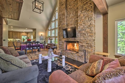 Lake Arrowhead | 3BR | 2.5BA | 2,700 Sq Ft | Stairs to Access