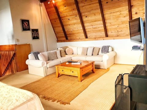 Living Area; Level 2