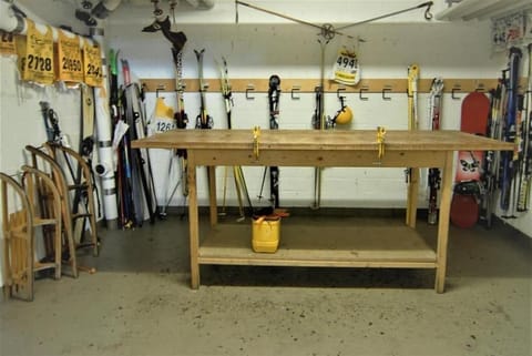 Space for skis, snowboards, sledges, bicycles, pushchairs in the adjoining room Cupboards for shoes.