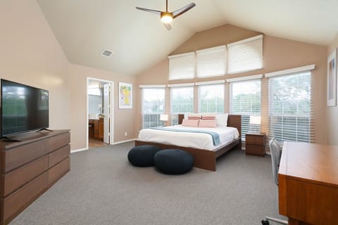 Master suite - king bed