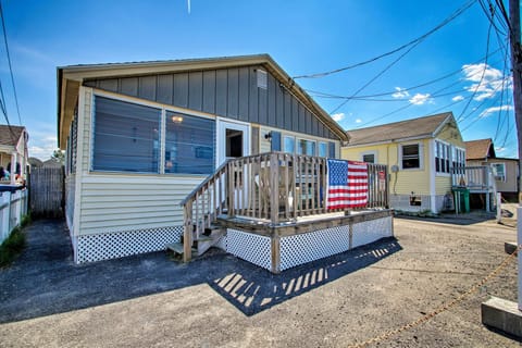 Head to the Atlantic coast and enjoy a stay at this vacation rental cottage!
