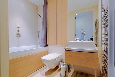 Combined shower/tub