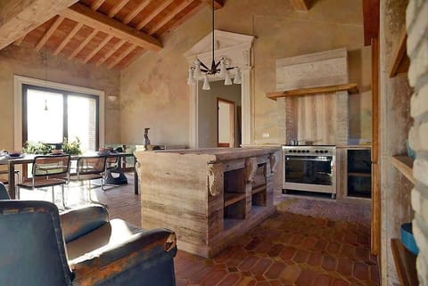 TUSCANY FOREVER RESIDENCE VILLA V VOLTERRA FIRST FLOOR APARTMENT
3 BEDROOMS, 2 BATHROOMS