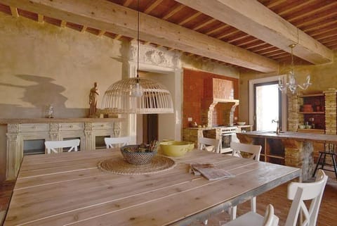 TUSCANY FOREVER RESIDENCE VILLA II L’ALLEGRIA GROUND FLOOR APARTMENT  4 bedrooms, 2 bathrooms 