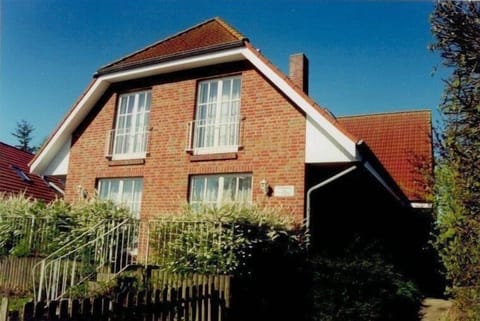 External view of the building. Picture 1