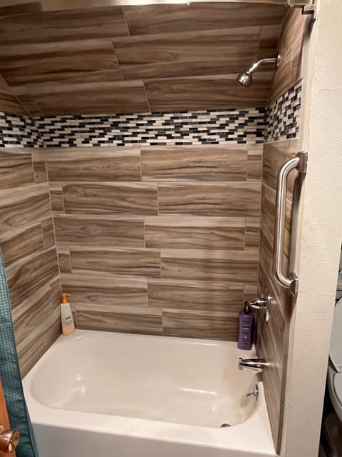 Combined shower/tub, hair dryer, towels, soap