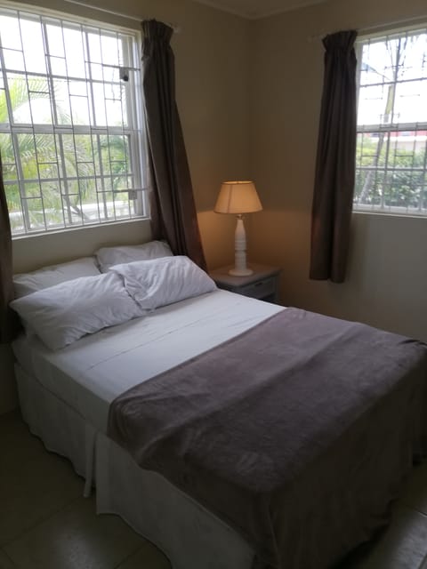 3 bedrooms, in-room safe, iron/ironing board, WiFi