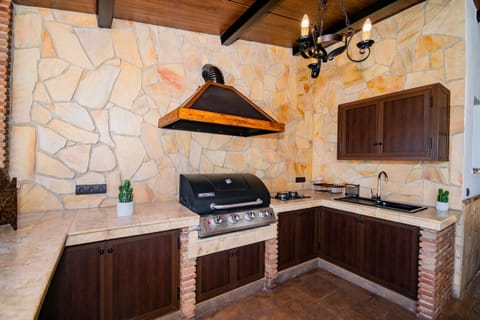 Enjoy the barbecue of this villa in Alhaurín el Grande