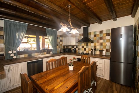 Enjoy the kitchen of this villa in Alhaurín el Grande