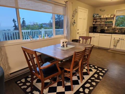 Dining table seats 6-8