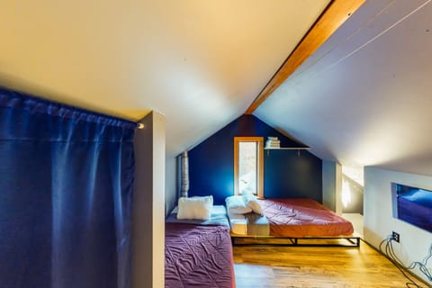 3 bedrooms, internet, bed sheets